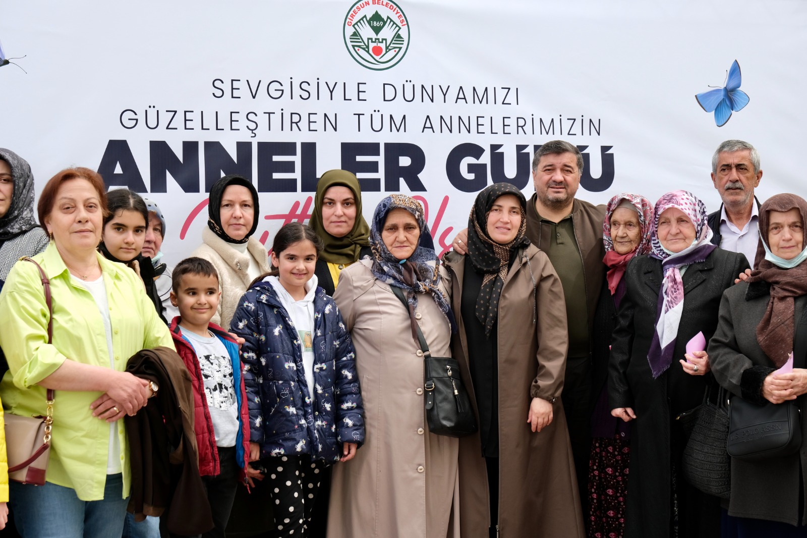 BAŞKAN ŞENLİKOĞLU; “CENNET ANALARIN AYAKLARI ALTINDADIR”