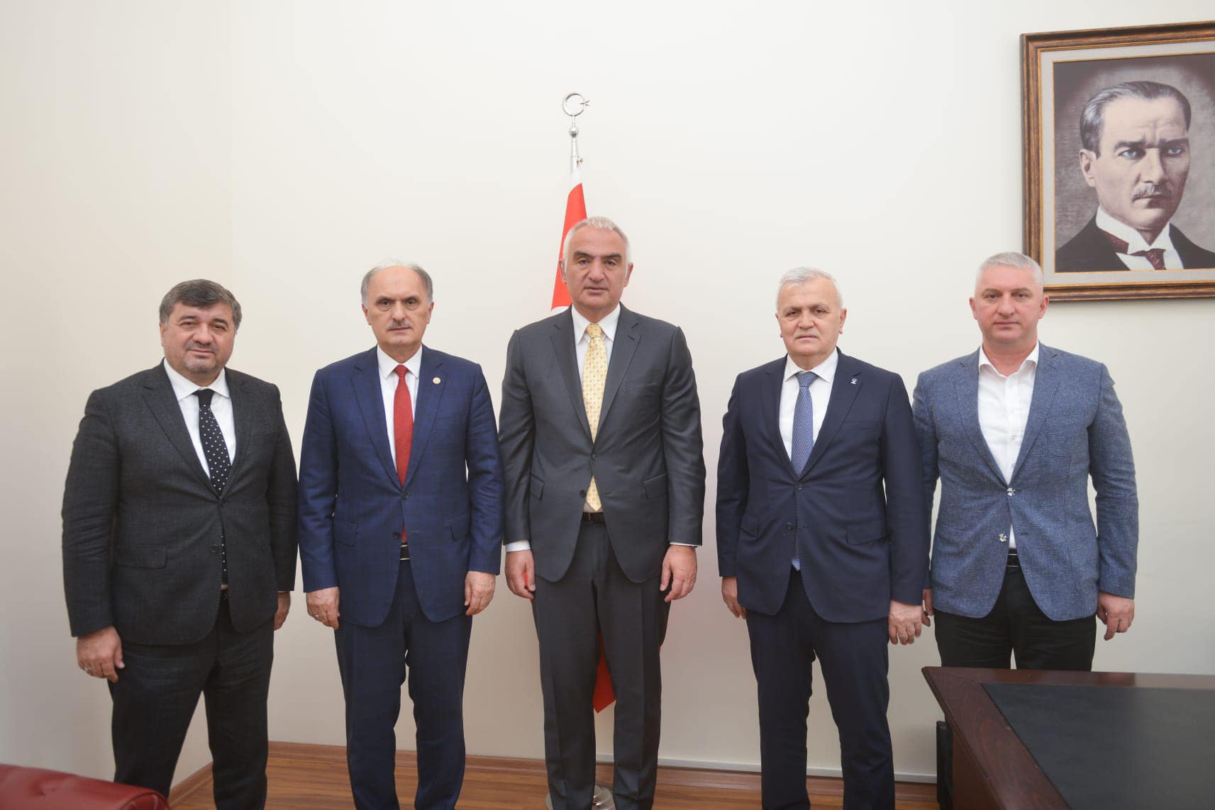 AK PARTİ HEYETİ BAKAN ERSOY’U ZİYARET ETTİ.