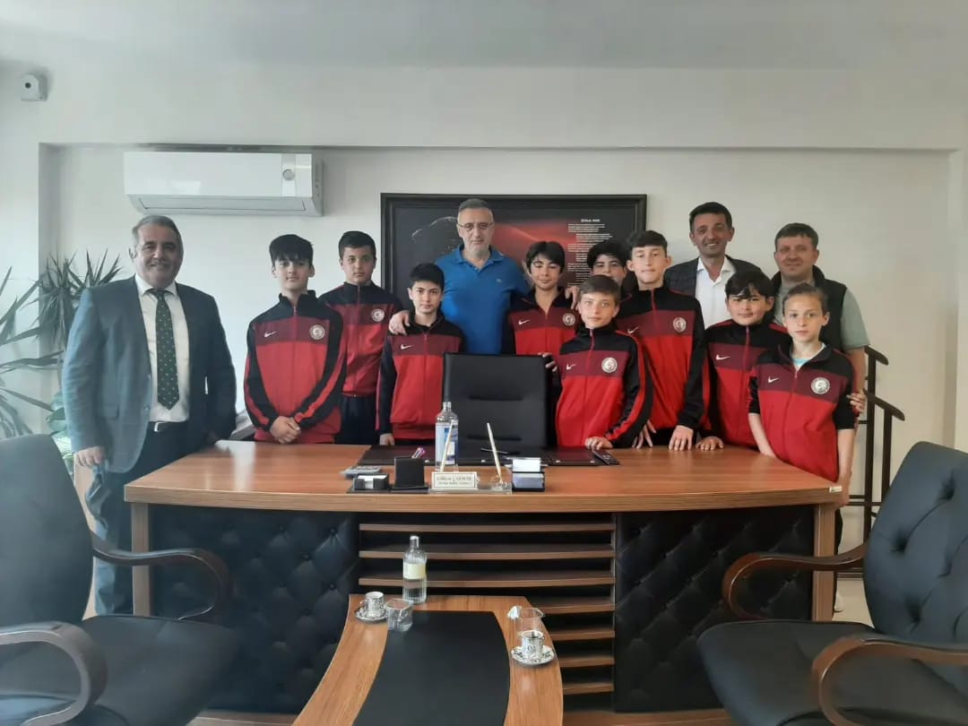 Şampiyonlardan Başkan Yakar’a teşekkür ziyareti