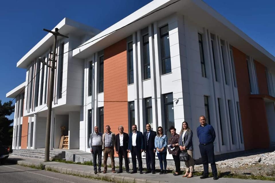 MODERN KÜTÜPHANE BİNASINDA SONA YAKLAŞILDI 