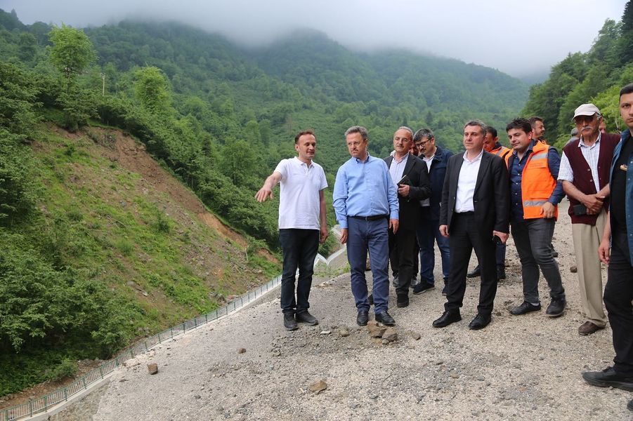 Sayın Valimiz, Köy Grup Yollarında Yapılan Çalışmaları Kontrol Etti