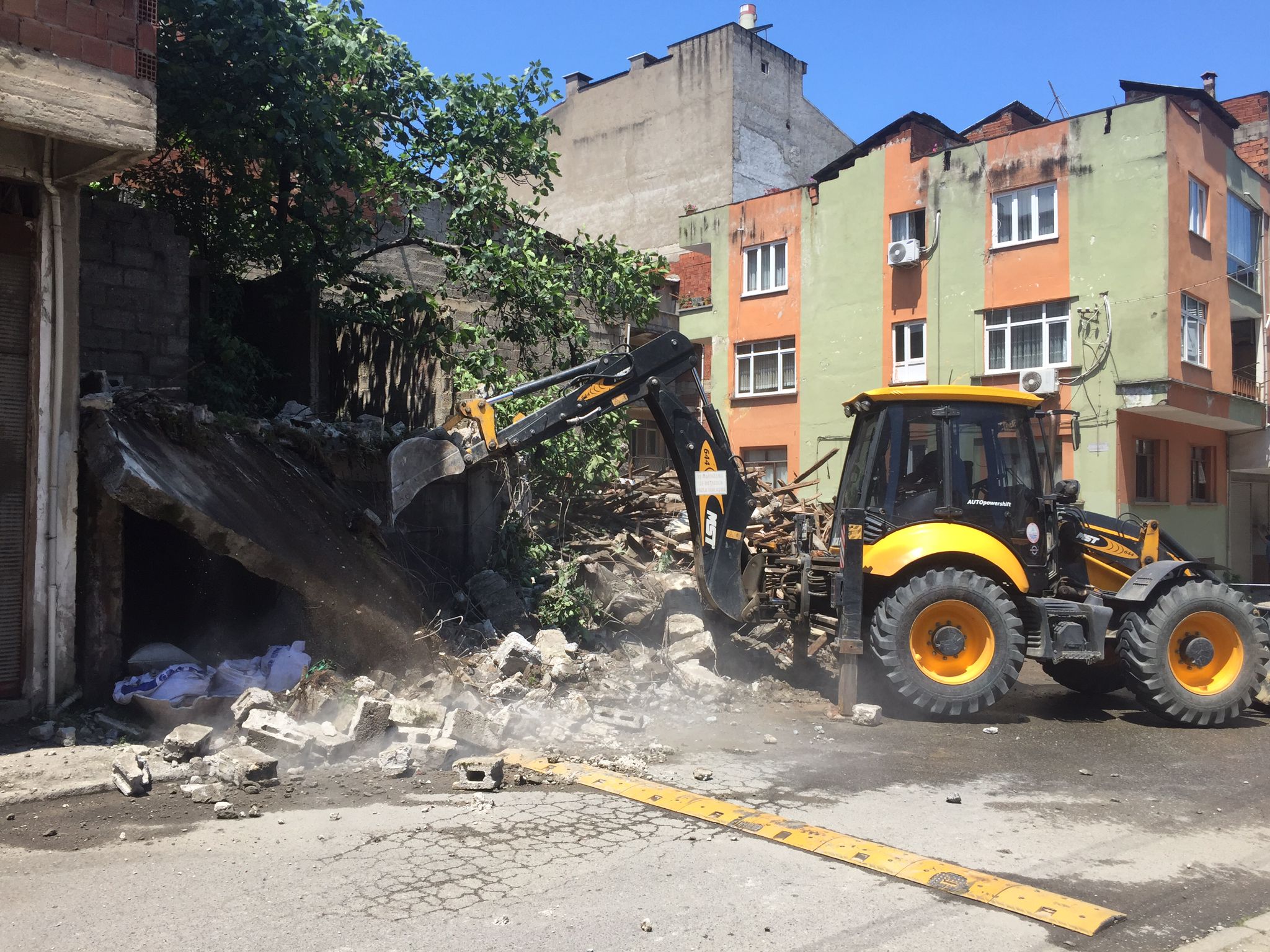 Metruk binalar kaldırılıyor