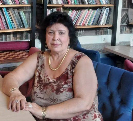 Bakülü Şair Puste Şiirinde DEĞMESİN