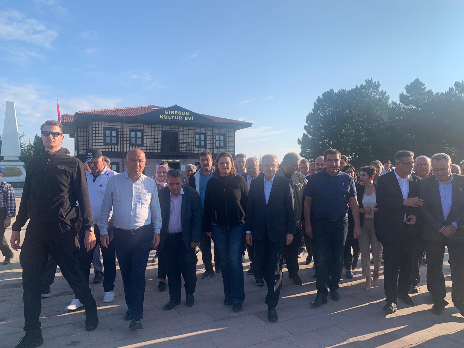 CHP GENEL BAŞKANI KEMAL KILIÇDAROĞLU, AFYON GİRESUN ŞEHİTLİĞİNİ ZİYARET ETTİ