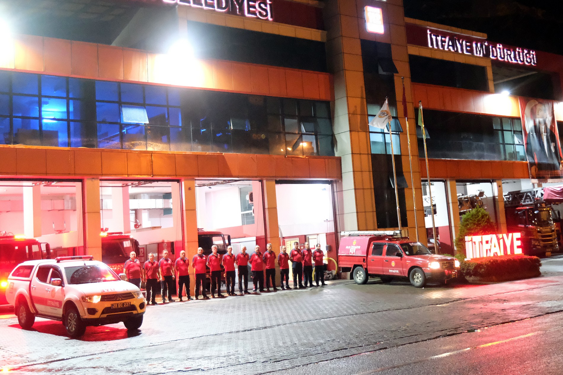BELEDİYENİN 16 EKİBİ GECE MESAİSİNDE