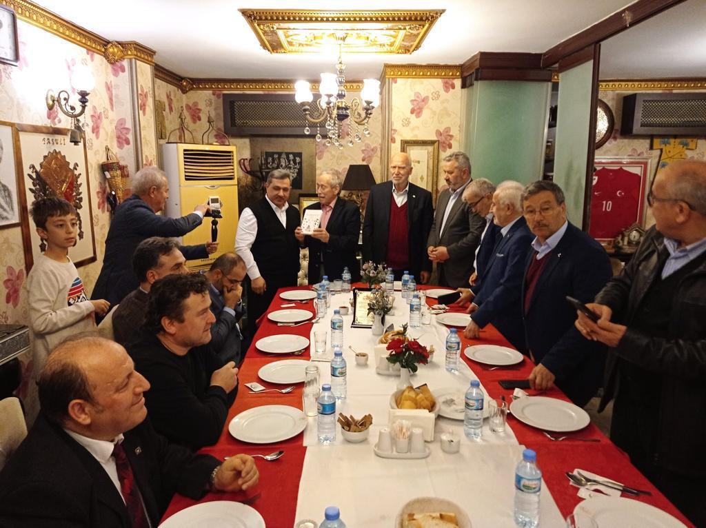 Vakıf İnsan Necati Bay’a Yılın Vakıf İnsanı Ödülü 