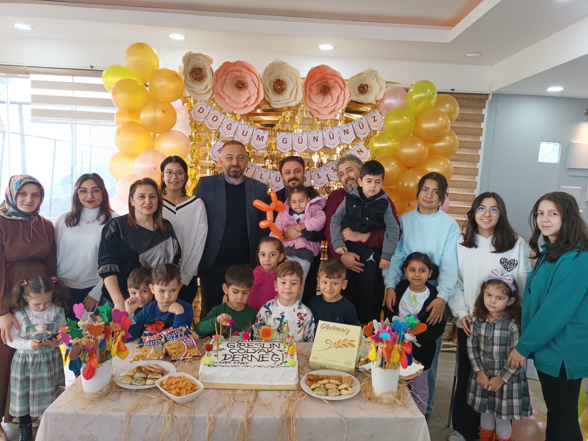 EN DEĞERLİ HAZİNEM AİLEM PROJESİ İLE ÇÖLYAKLI ÇOCUKLARIN DOĞUM GÜNÜNÜ KUTLANDI