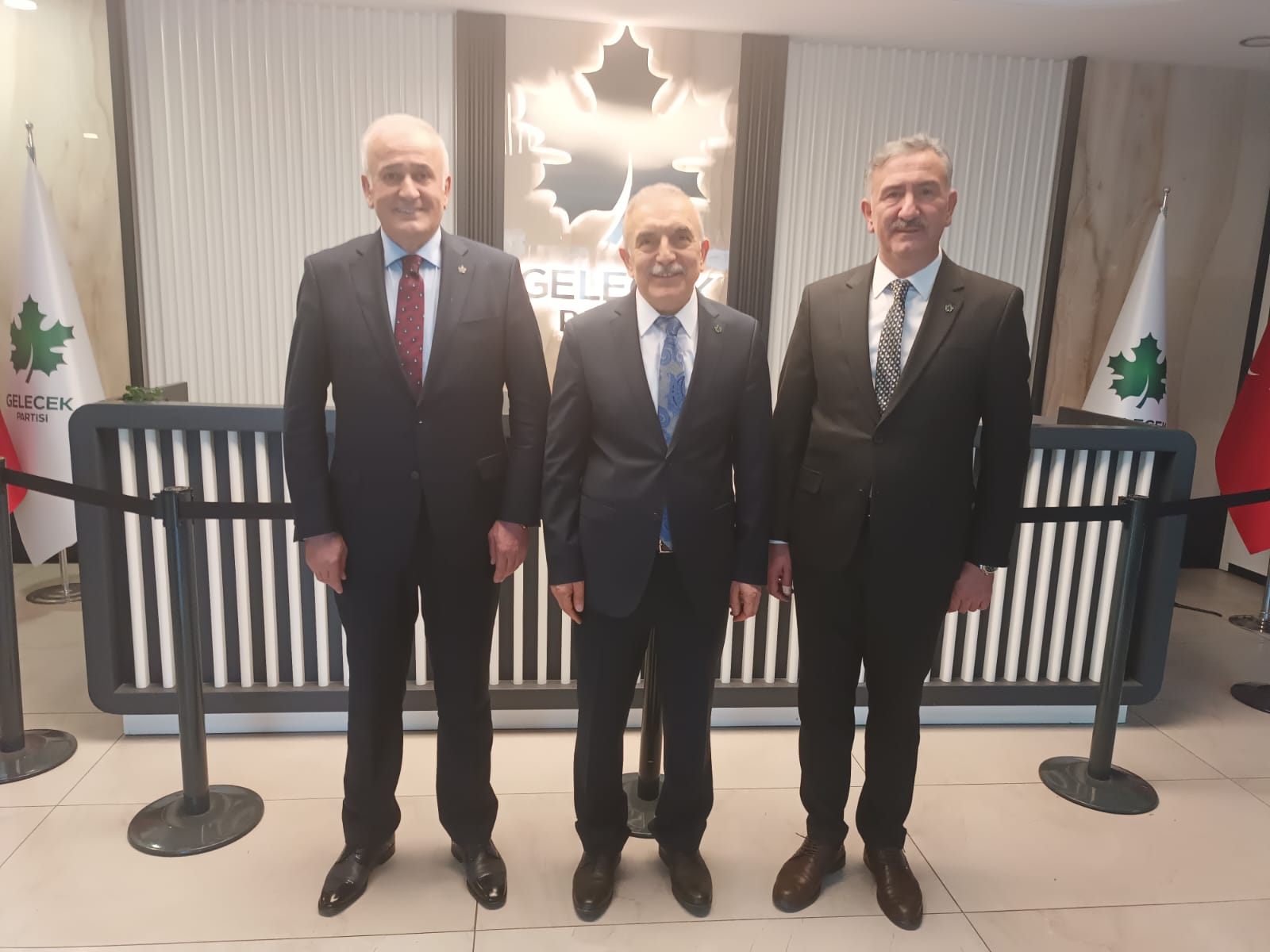 TURHAN ALÇELİK GELECEK PARTİSİNE KATILDI
