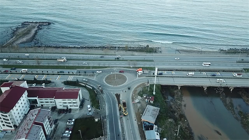 Batlama Yoluna Modern Dönel Kavşak Yapıldı