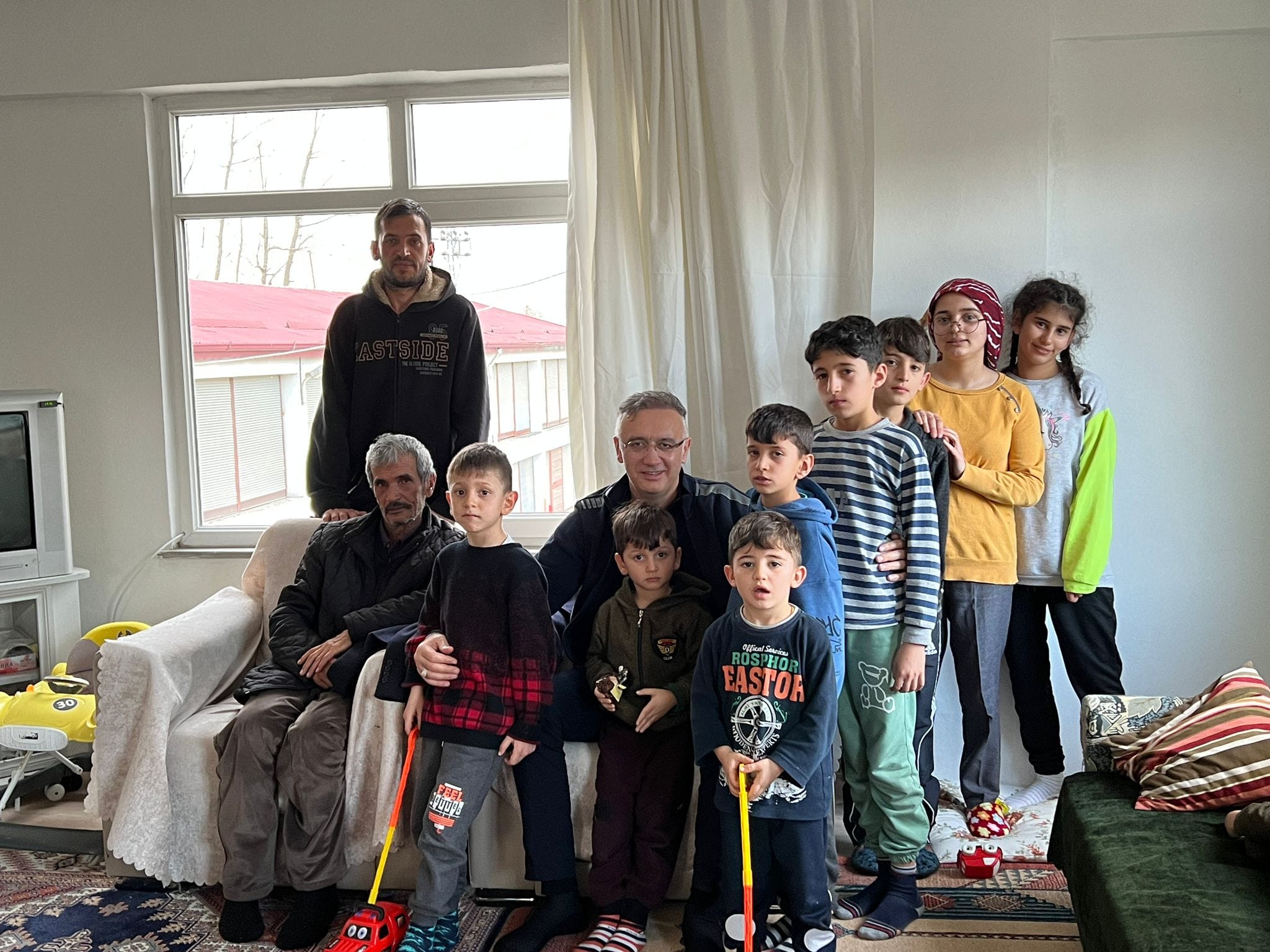 Başkan Yakar’dan, “Depremzede kardeşlerimize sahip çıkalım” çağrısı