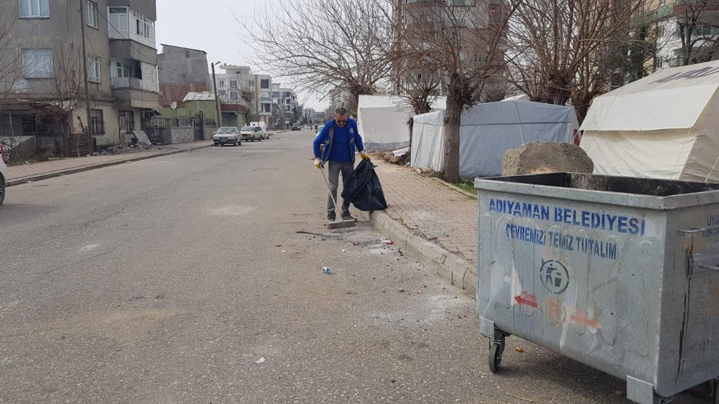 EKİPLERİMİZ ADIYAMAN’DA TEMİZLİK ÇALIŞMASI YÜRÜTÜYOR