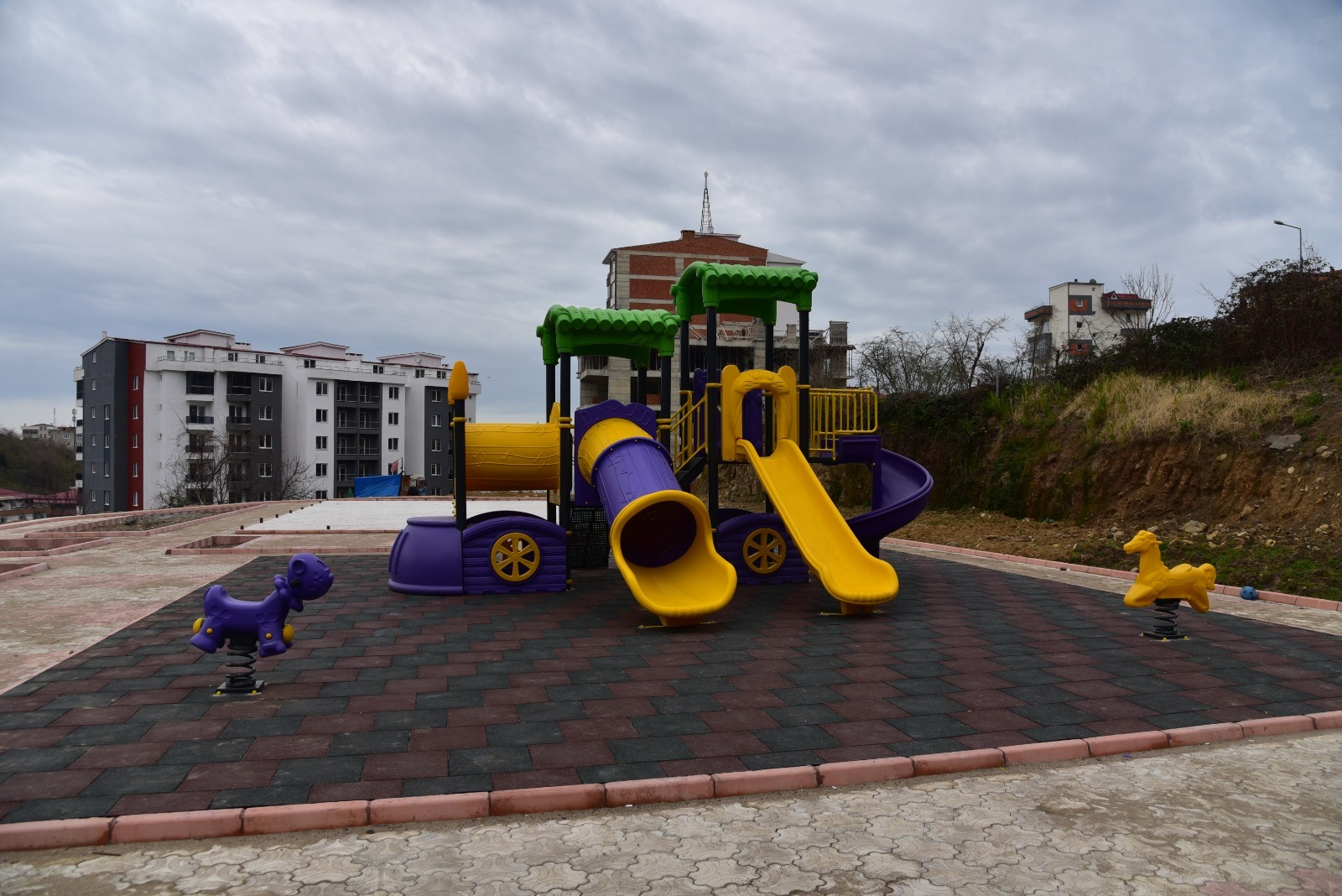 GİRESUN BELEDİYESİ YENİ ÇOCUK PARKLARI KURUYOR