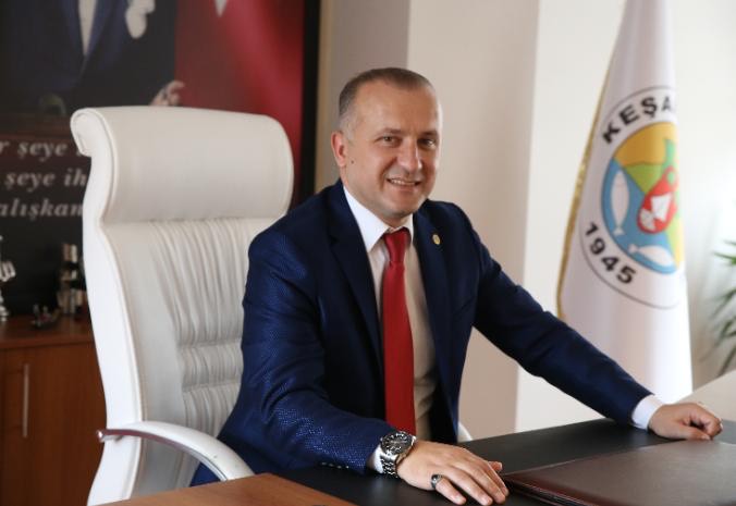 BAŞKAN EMÜR'DEN İSTİKLAL MARŞI KABULÜ MESAJI