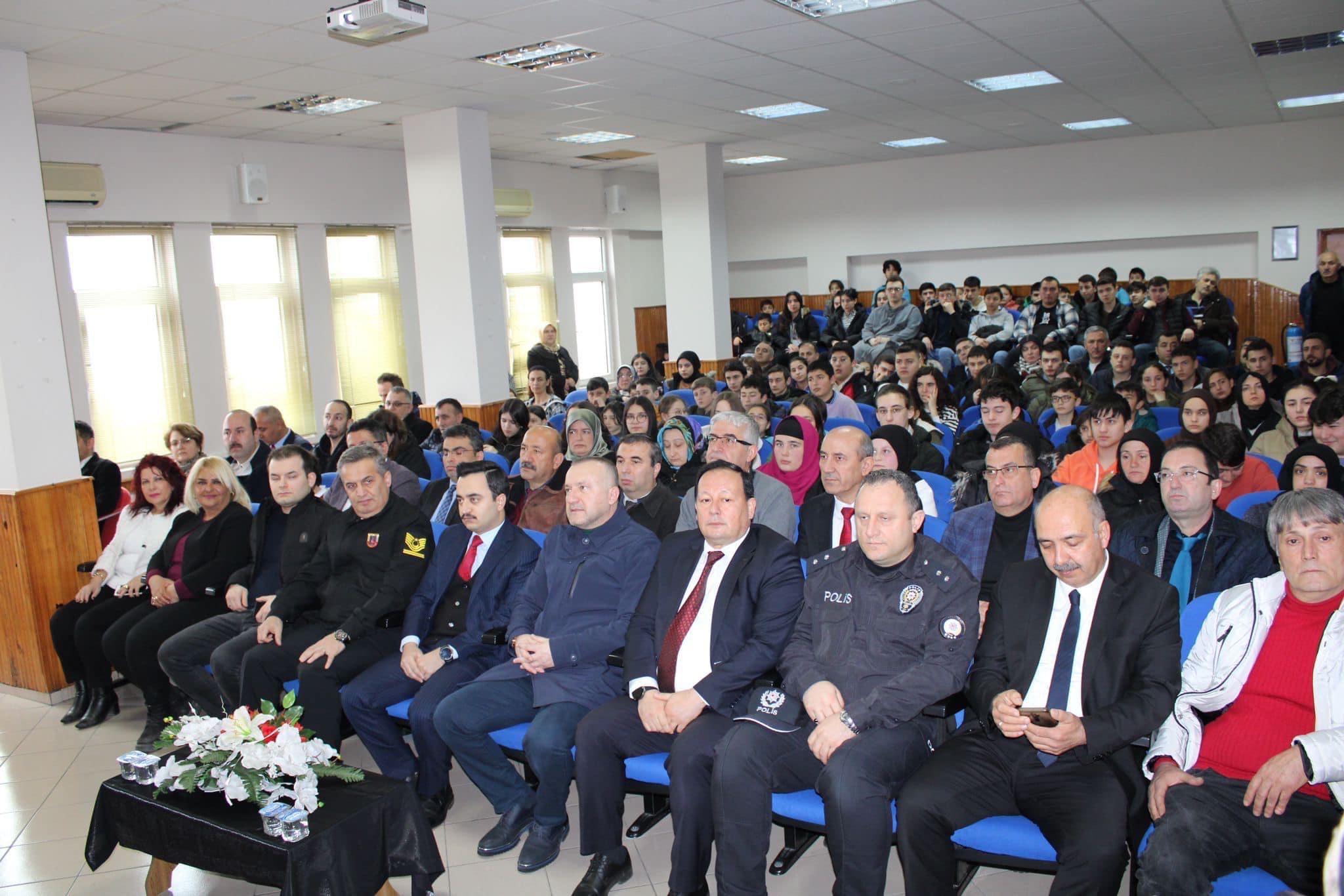 Emür, Keşap Halk Eğitimde düzenlenen programa katıldı.