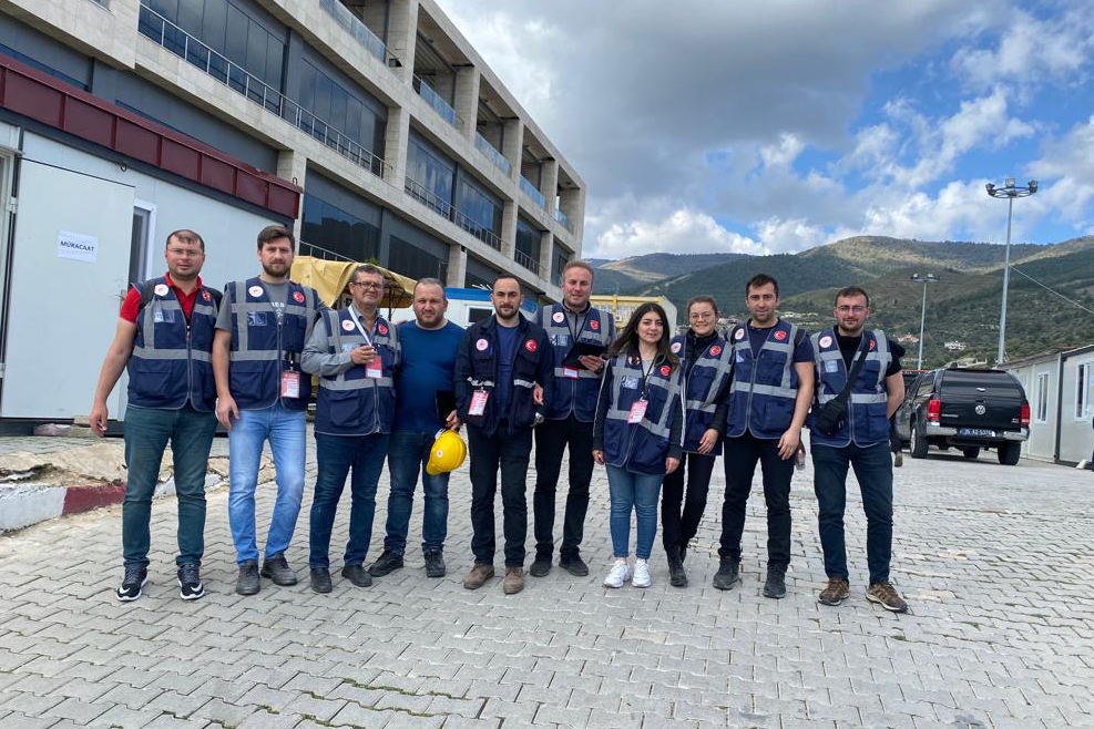DEPREM BÖLGELERİNDEKİ HASAR TESPİT ÇALIŞMALARINA BELEDİYEDEN DESTEK