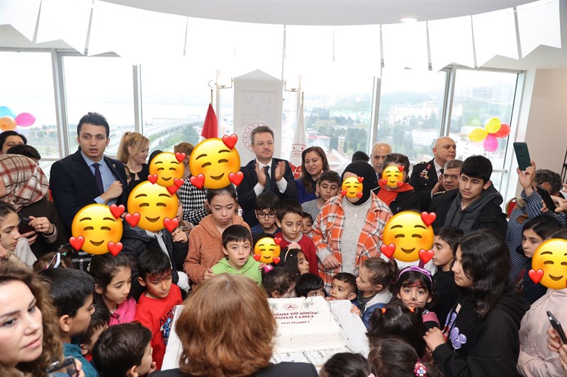 Depremzede Çocuklara Doğum Günü Sürprizi!