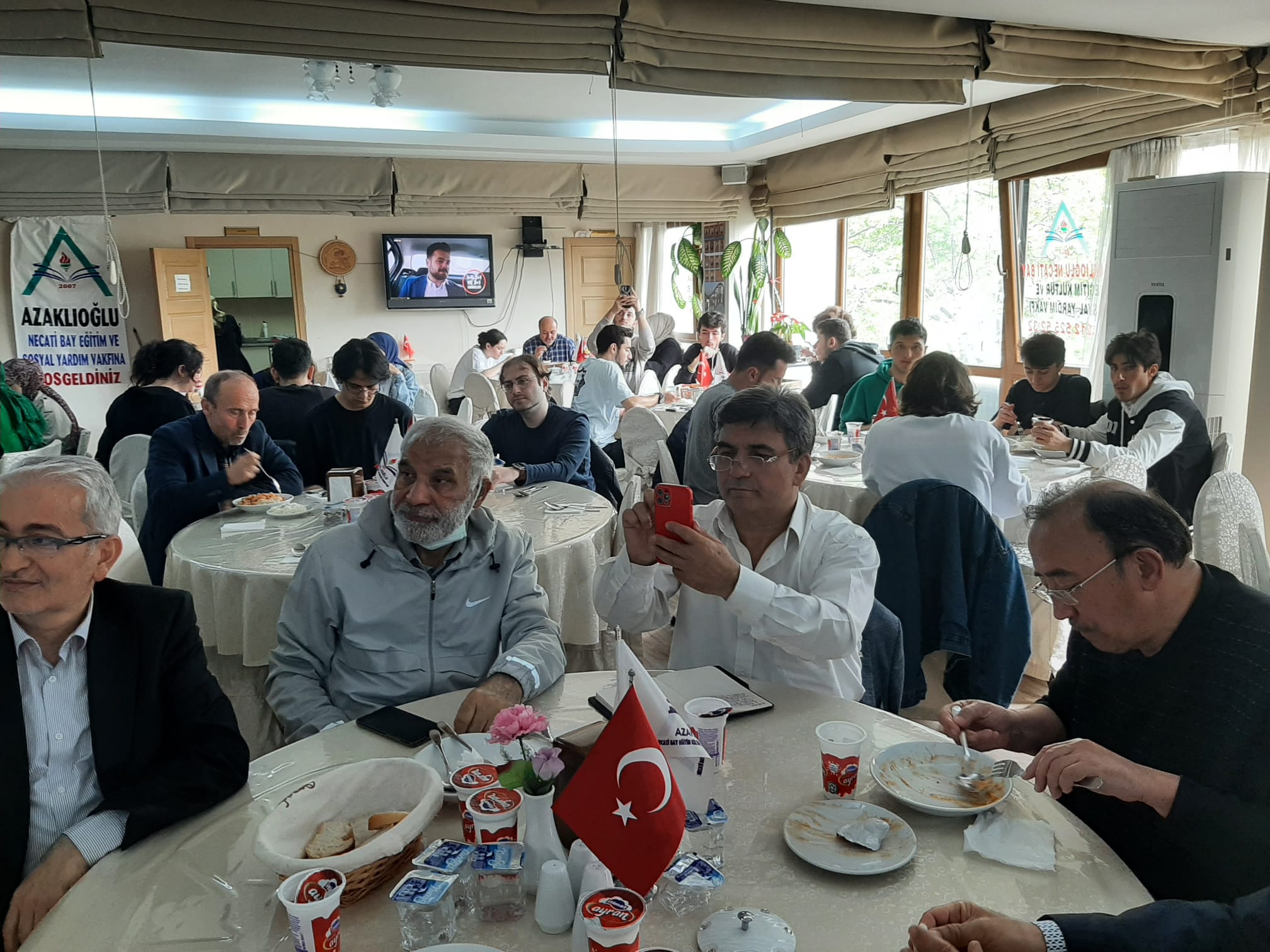 Azaklıoğlu Vakfı Bursiyerleri İle Vedalaştı