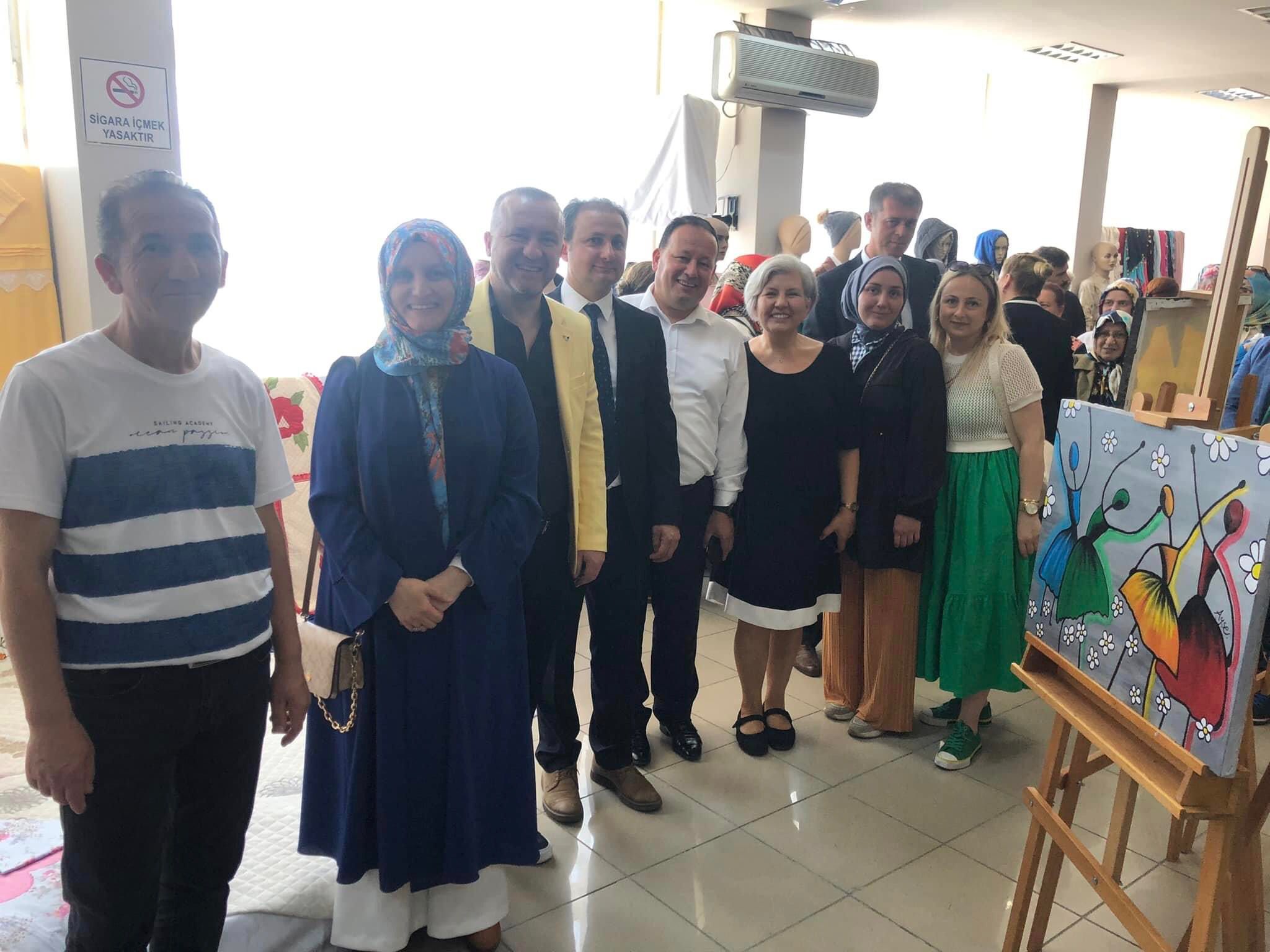 Başkan Emür, Keşap Halk Eğitim Merkezi Yılsonu Sergisi Açılışına Katıldı.