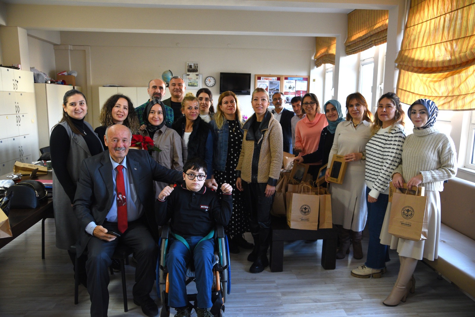 BAŞKAN ŞENLİKOĞLU ÖĞRETMENLERLE KAHVALTI PROGRAMINDA BULUŞTU