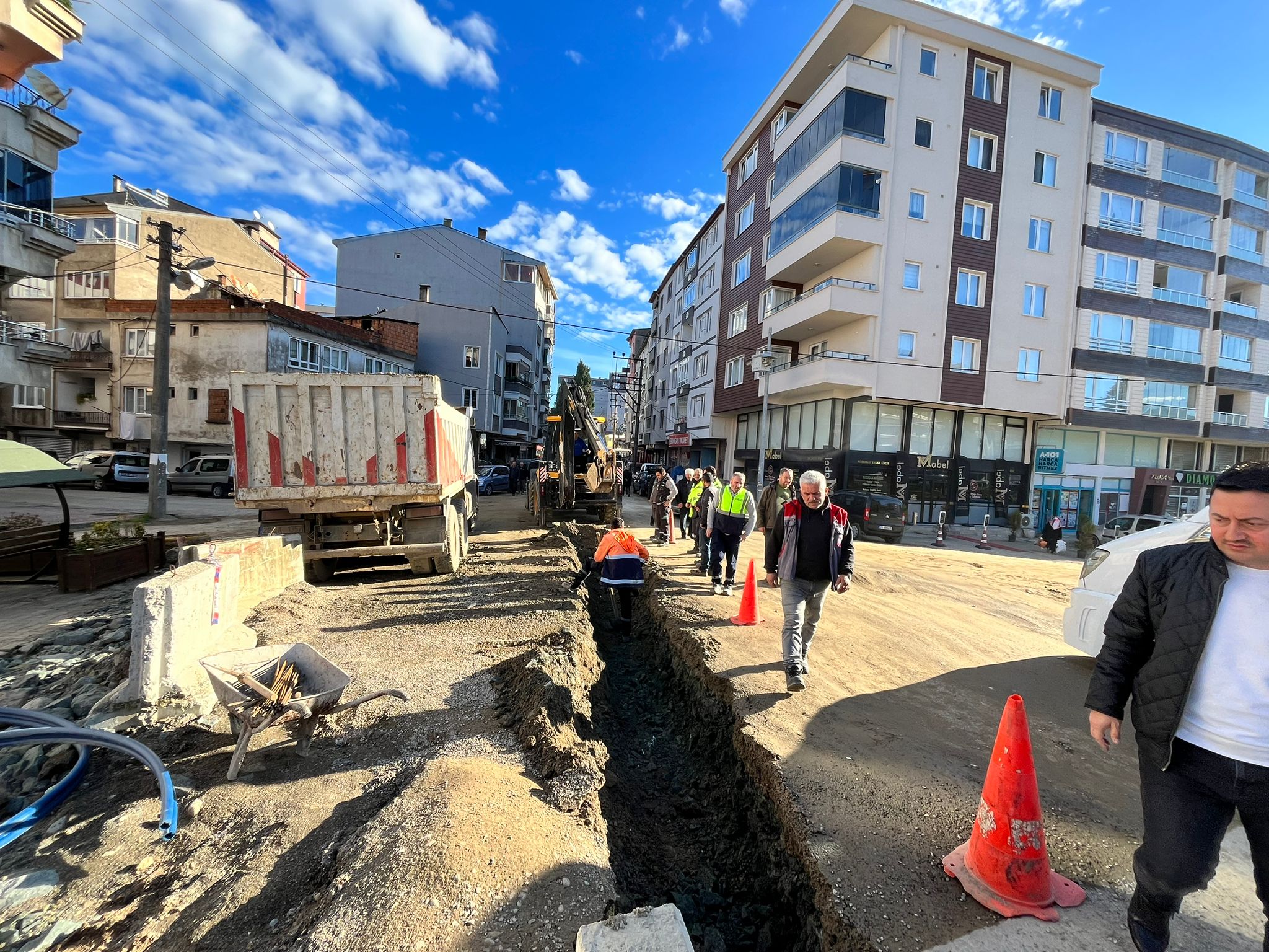İsmetpaşa ve Toprakdeğirmeni Mahalleleri asfalt ve ışık koridoru ile parlayacak