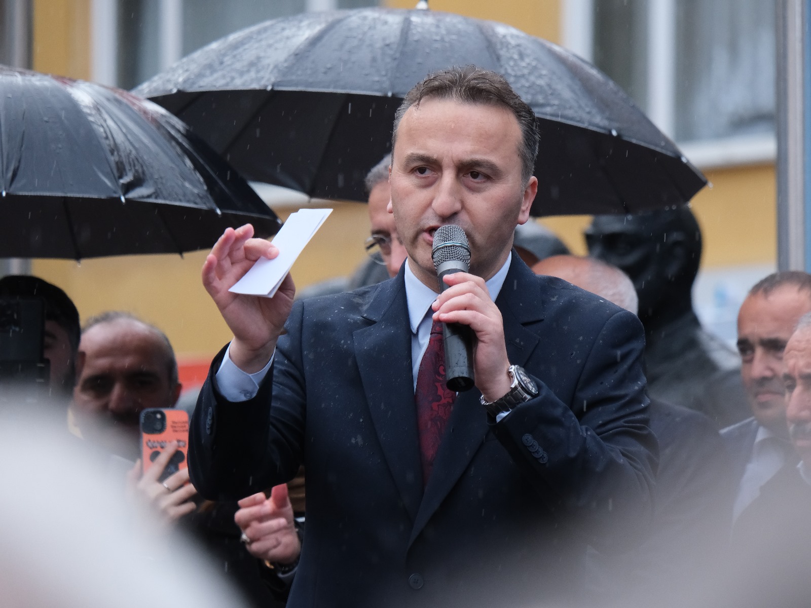 Guguk: “Biz Kandil ile DEM lenenlerin kuklası değiliz”