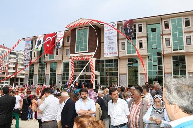 Kaymakamlık binasında vatandaş neden arka kapıdan