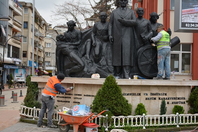 Atatürk Anıtına