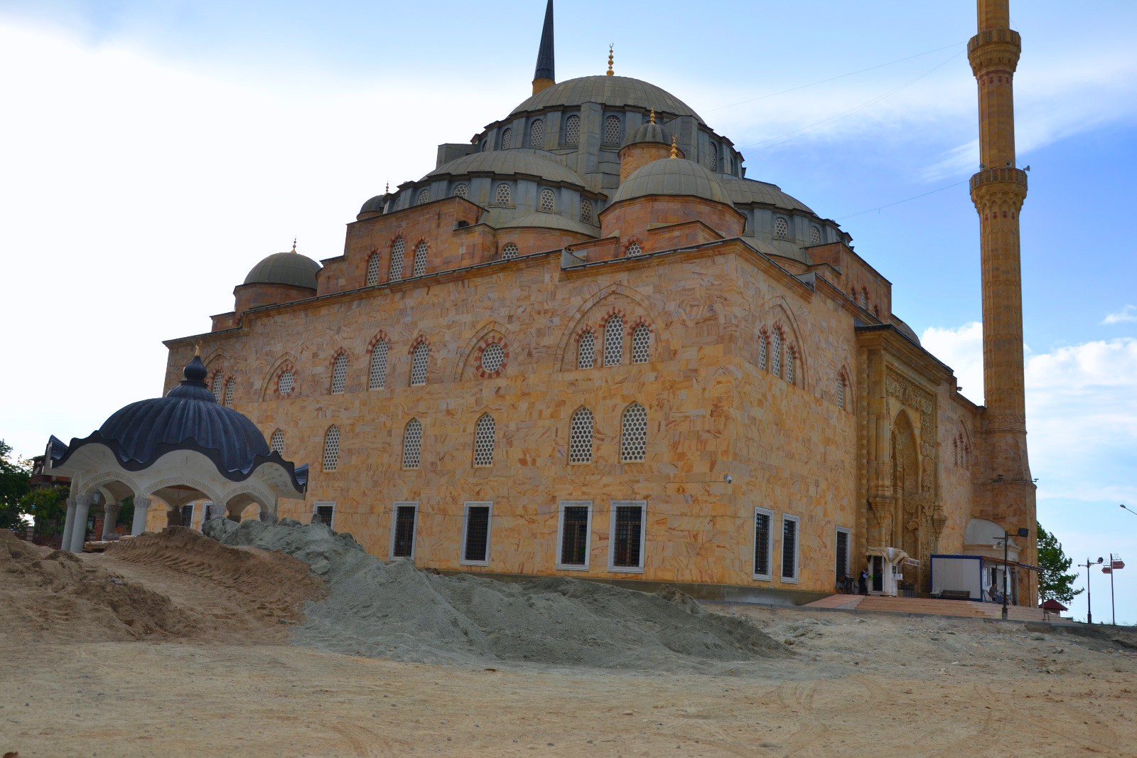 Sarayburnu Camii’nde Çevre Düzenlemesi Devam
