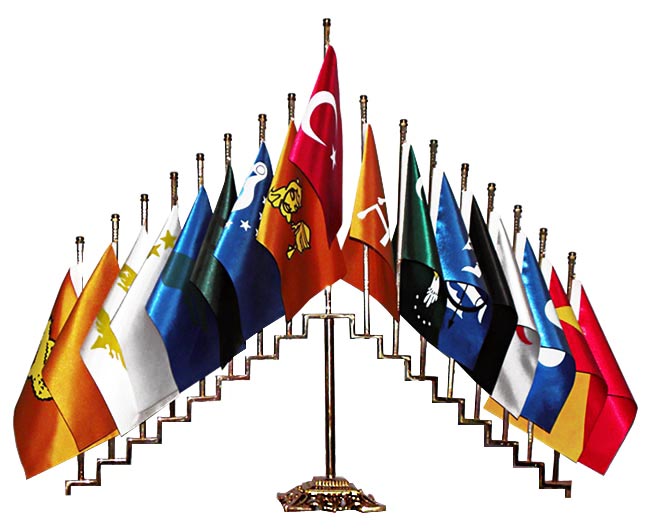 16 Türk Devleti Bayrağı Bulancak Meydanında dalgalanıyor
