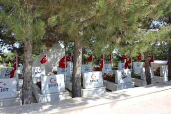 GİRESUN SEHİTLERİ AFYON İSCEHİSARDA TÖRENLERLE