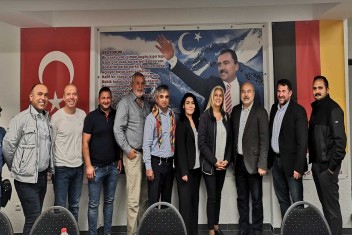 Öz Duisburglu Ayfer hanım VEKİL olmak