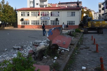 ZİYA OKAY İLKOKULUNUN BAHÇE DUVARI