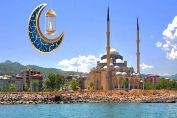 Berat Kandili’nde, Sarayburnu Camii’nden Canlı