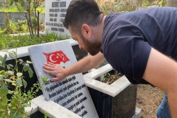Şehit Annesine