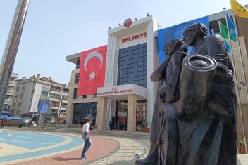 Atatürk Anıtı Eski Yerine