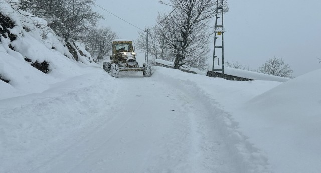 1,5 Metreyi Aşan Kar Aydındere de Hayatı Olumsuz